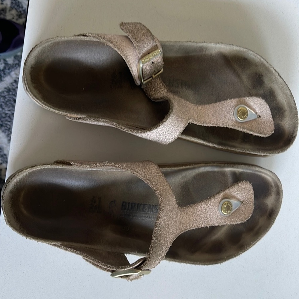 Rose gold Birkenstocks. Super cute!